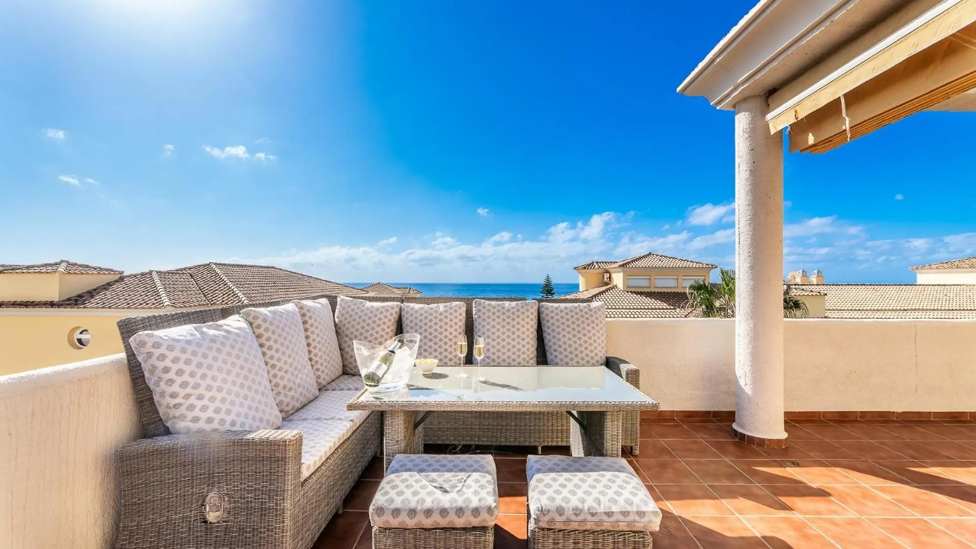 Marbpent - Cabopino 2 Bed 2 Bath Sea View Penthouse Lägenhet Marbella Spanien